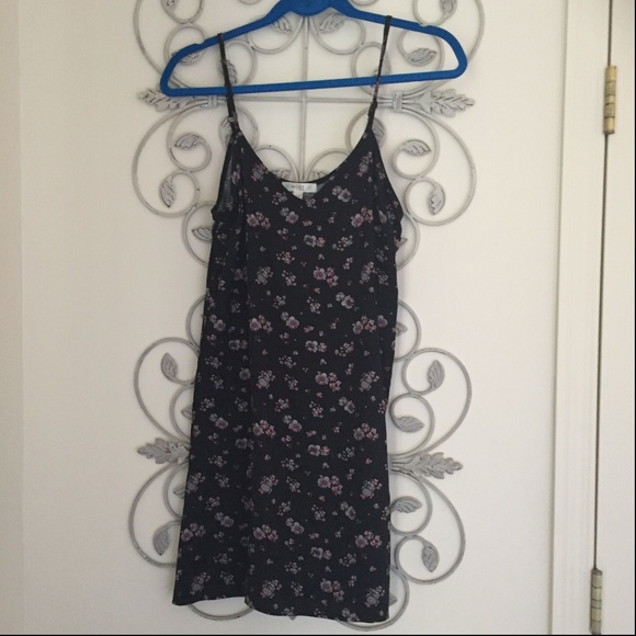 Love Fire Dresses & Skirts - Love Fire Juniors Small Black Floral Slip Dress NW